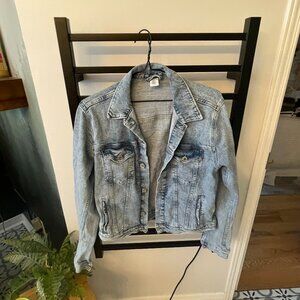 H&M Light Wash Denim Jacket – Classic Fit – Size 10